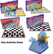 Traditionelle Brettspiele Ludo, Schach, Zug, Schlangen und Leitern ETC