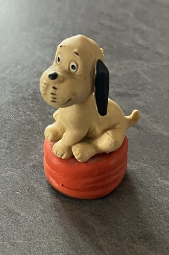 Figur hund wum auf - figur, 7cm