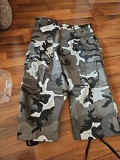 Hose Größe M Mit Tarnmuster