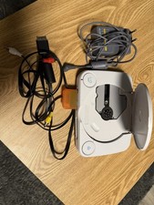 PS One Konsole mit Kabeln/