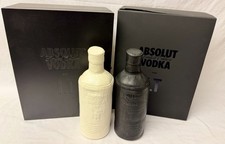 ABOLUT VODKA Wodka x I.T Boxset - 2x Leder Skins in Holzbox mit Pappschuber