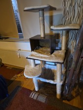 Kratzbaum Zu Verkaufen