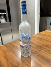 Grey Goose Vodka Flasche