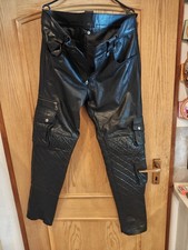 Gesteppte Lederhose mit vielen