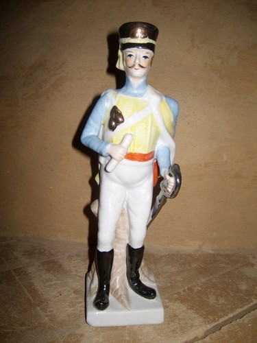Schöne porzellanfigur soldat - porzellanfigur,