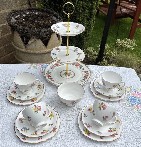 Pretty vintage royal vale bone - royal,
