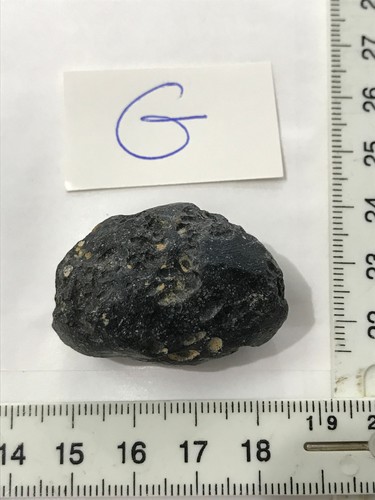 Großer schwarzer tektit - 1,