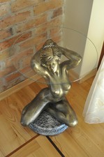 Couchtisch mit frauenstatue - couchtisch,