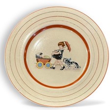 Vintage Clarice Cliff Teller - handbemalt - Mädchen mit Kinderwagen & Katze Wilkinson Ltd