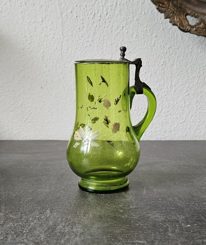Alter grüner glaskrug mit - alter,