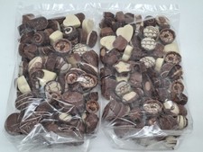 2 x 700gr. Lindt Jahrespralinen MHD 12.2025 !!!! (1000gr./12,85€ )