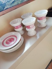 4 Tassen mit Untertassen für