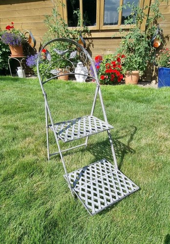 Blumentreppe gartentisch - blumentreppe,