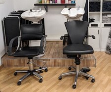 Waschsäule(n) zu verkaufen mit Friseurstuhl und  Nackenkissen 