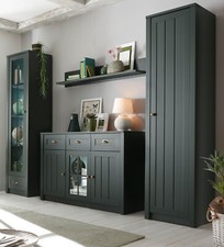 Wohnwand in grün Landhaus