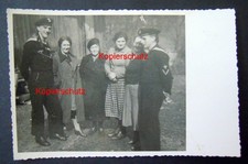 FOTO /  WK2  KRIEGSMARINE  MATROSEN  MIT  MARINEARTILLERIE  ABZEICHEN