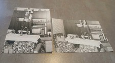 2 DDR Fotos sw Wohnzimmer 80 er Jahre Sessel, Fernseher, Radio, Pendellampe ua.
