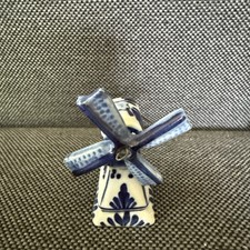 Alte kleine Delfter Mühle als Salzstreuer, Porzellan , Höhe ca. 4,5 cm