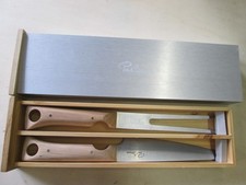 Paul Bocuse Tranchierbesteck in Aluschachtel mit Holzschublade.