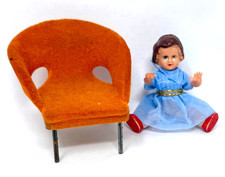 Sessel + Puppe für Puppenstube Puppenhaus DDR 70er Jahre Zubehör vintage /P8.7/5