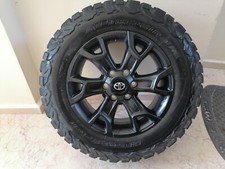 Orginal TOYOTA Hilux Felgen Schwarz Bj.2020 mit BF Goodrich Bereifung 265 65 r18