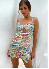 Nie vollständig gekleidet