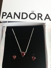 Pandora Halskette mit Ohrringen rot