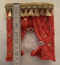 Gardine für das Puppenhaus
