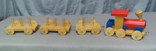 Alte Holzeisenbahn Spielzeug mit 3 Waggons aus Holz Eisenbahn Y 407