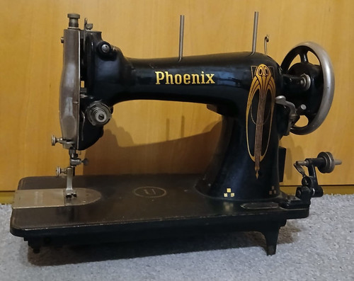 Antike nähmaschine phoenix - antike,
