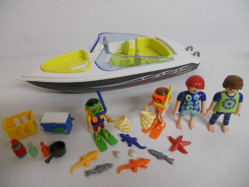 Familie mit sportboot figur - sportboot,