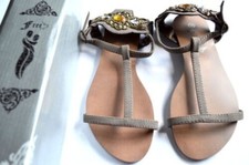 Free for Humanity Sandalen