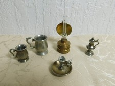 Metallkrüge, Leuchter, Lampe