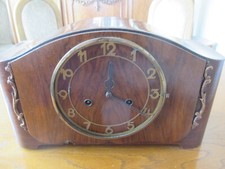 Alte Kamin / Tisch / Buffetuhr