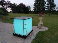 Stehtisch LED beleuchtet mit USB-Powerbank und Laufrollen mit Feststellbremse