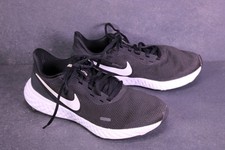 Nike Revolution 5 Unisex Sneaker Sportschuhe Gr. 39 schwarz weiß Mesh BS902