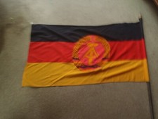 DDR Flagge Fahne ORIGINAL DDR mit Stange 2,10 m- BENUTZT VIntage Ostalgie Kult