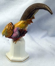 schöne alte Vogelfigur