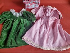Puppen-Zubehör. Ältere Puppenkleider