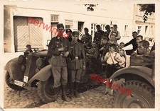 Soldaten mit Kindern am