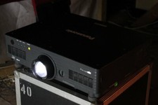 *Panasonic PT-DW5100EL*DLP Konferenz-Beamer Projektor 5500Lumen Lens-Shift 24/7