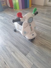 Chicco Vespa Primavera Motorrad Rutscher, Weiß