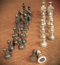 Spiel Schachfiguren -Komplettset modern/GrauGold-Standfläche Magnet-H: 2,5cm-5cm