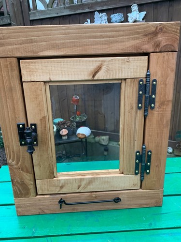 Altes holzfenster mit rahmen - altes,