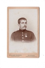 CDV Foto Soldat mit Orden - Berlin-Spandau 1890er