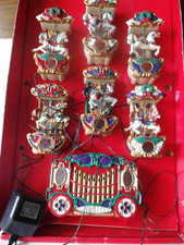 Beleuchtete Weihnachtsspieluhr "Weihnachtskarussell" m. Adapter