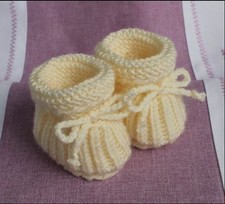 Babyschuhe gestrickt gelb