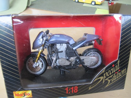 Münch mammut 2000 maisto - 2000, 1:18