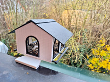 Stilvolles gedrucktes Vogelhaus – modernes Design für anspruchsvolle Gartengäste