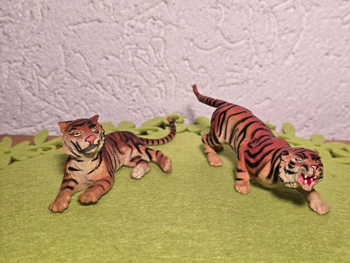 Tiger angreifend liegend - 2, angreifend+liegend